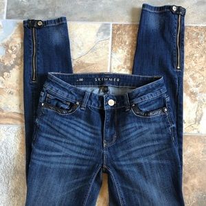 WHBM Skimmer Jeans with Zipper and Button Details